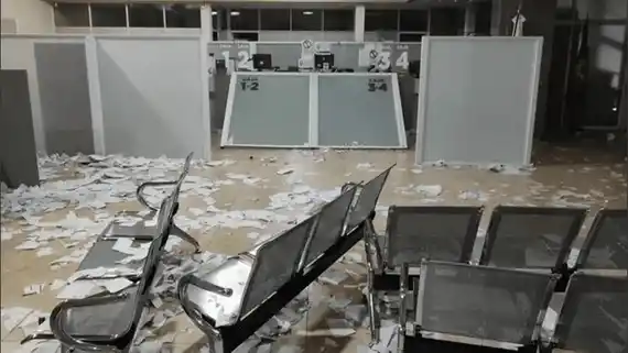 Destruyen cooperativa eléctrica tras 12 horas sin servicio