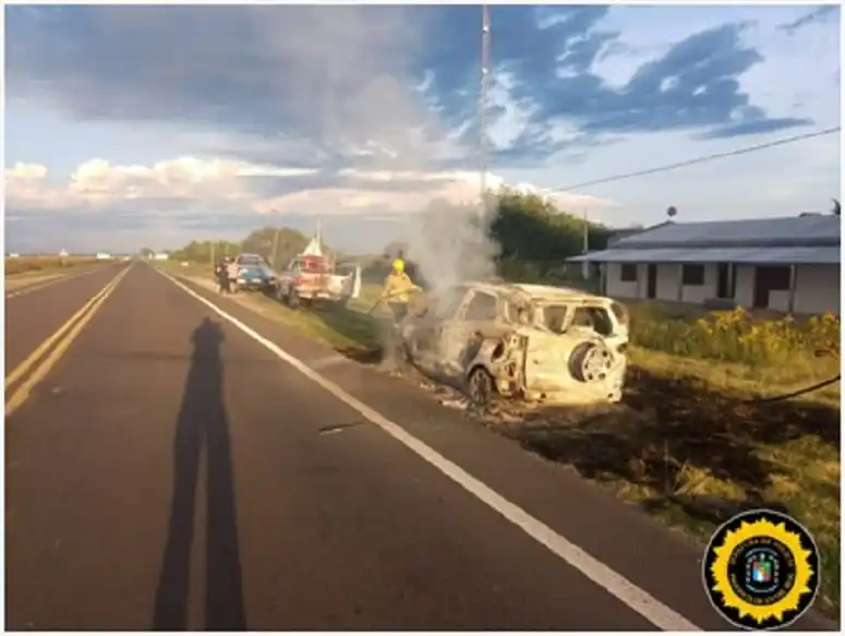 Incendio total de un vehículo en Ruta 18: no hubo heridos