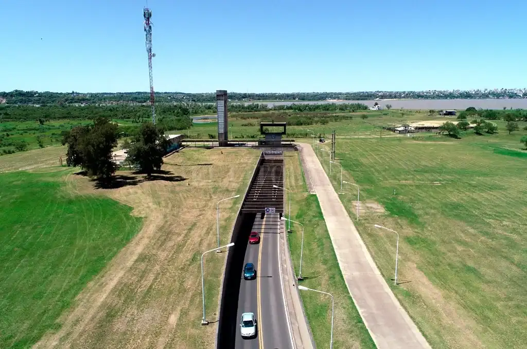Vehículos que salen de Entre Ríos: en 15 años el Túnel apenas creció 0,32% y Victoria-Rosario subió 78%