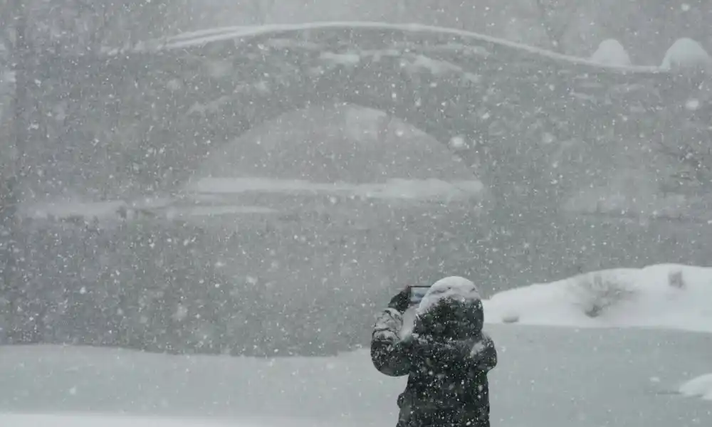 Una tormenta de nieve azota Nueva York