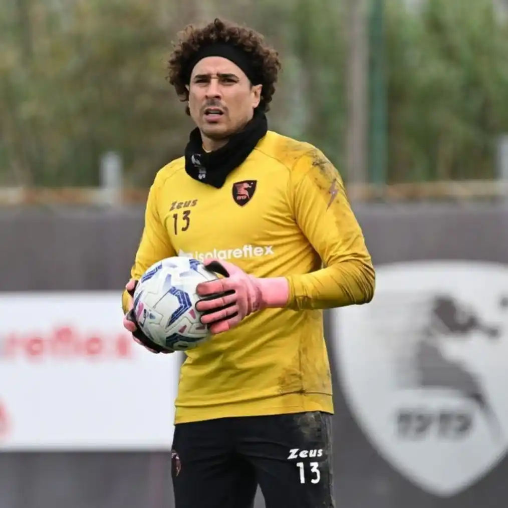 Memo Ochoa y un nuevo descenso en si carrera, esta vez, con el Salernitana de La Serie A