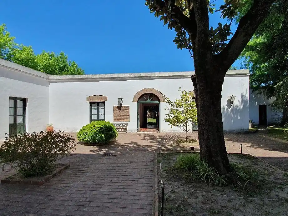 Bajo las estrellas y entre muros históricos: el ciclo "Noches de Teatro" brilla en la Casa de Casco