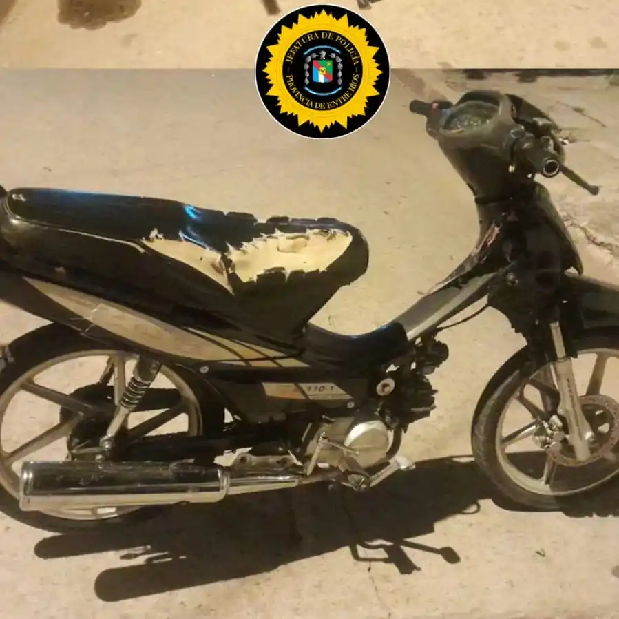 Diamante: dos motocicletas chocaron en pleno centro y sus ocupantes sufrieron lesiones leves