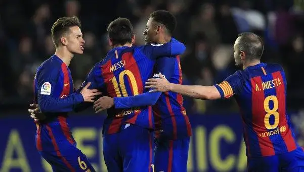 Una maravilla de Messi salvó un punto, pero el Barsa se alejó