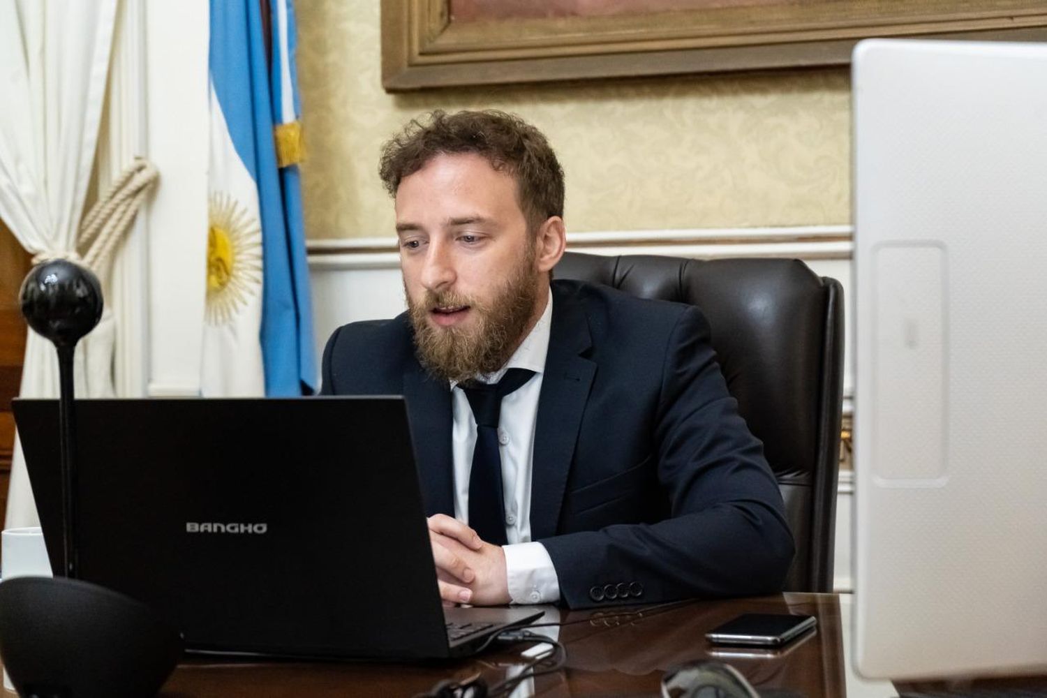 Otermín participó del ciclo de conversaciones sobre "Parlamento Abierto"