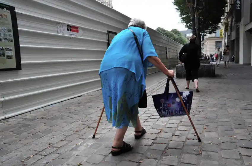 Una anciana fue asaltada por su propio gasista