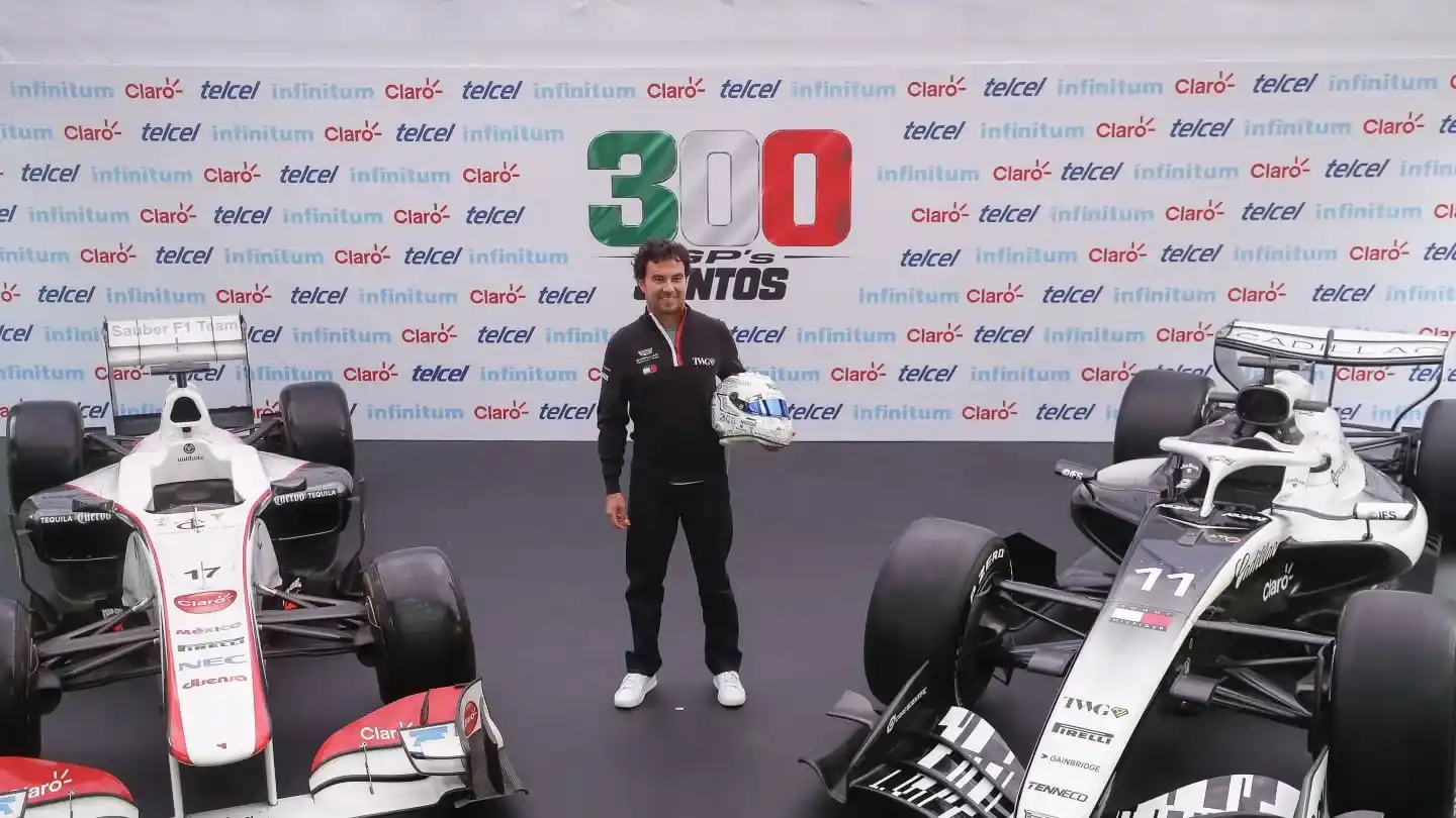 Sergio Pérez celebra su carrera 300 en el Gran Premio de México