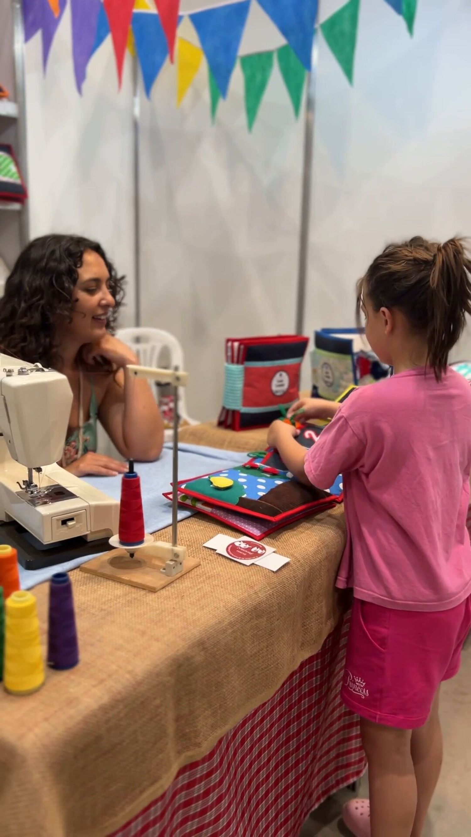 Daiana Martínez tuvo su primera visita a la Feria del Libro