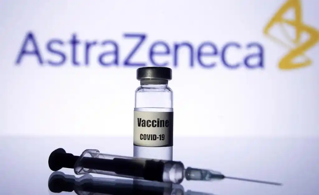 La vacuna de AstraZeneca cambia su nombre a Vaxevria