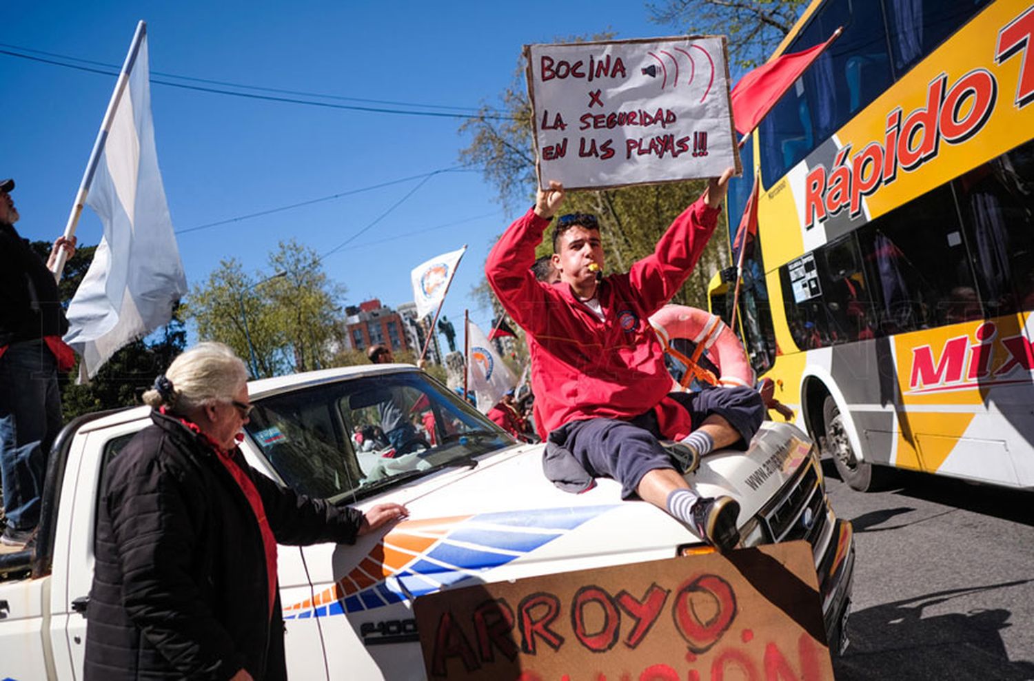 Nueva protesta de guardavidas: "Nos van a ver en las playas sí o sí"