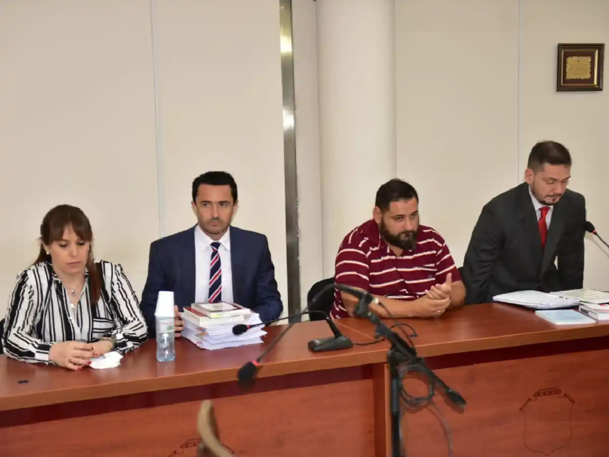 Juzgan a dos policías por la muerte de un joven detenido     