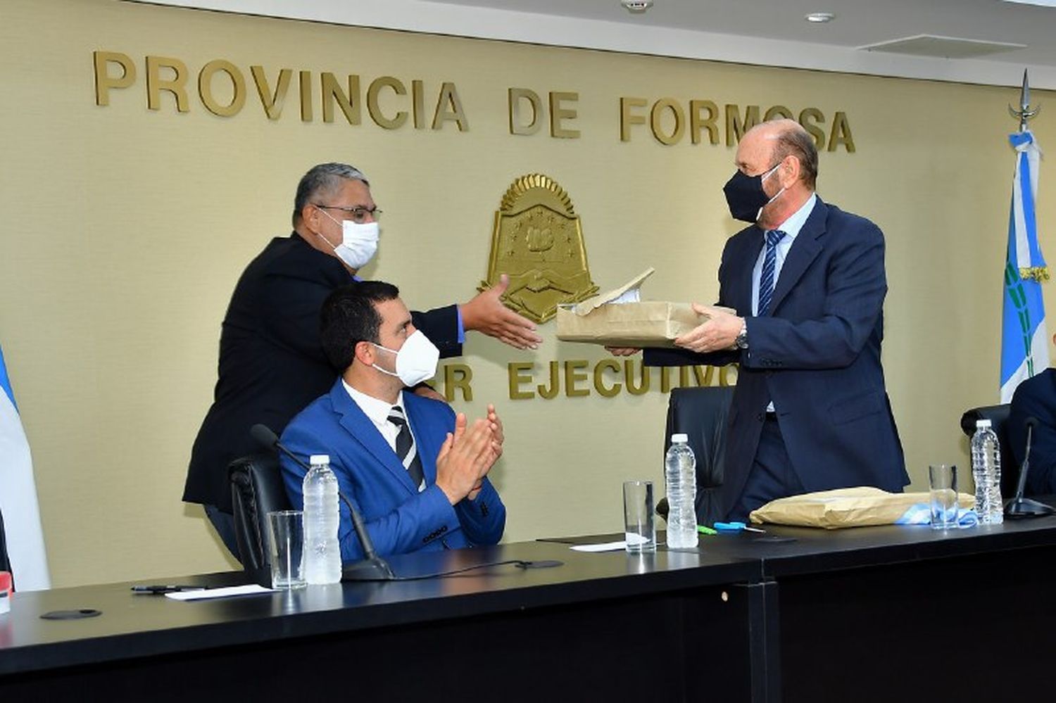 Insfrán encabezó el acto de licitación para la construcción de 480 viviendas en 6 localidades del interior provincial