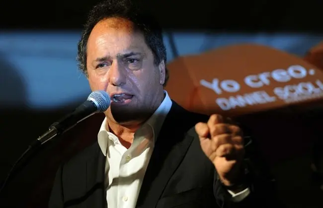 Scioli firma "acta de compromiso por la autonomía" porteña junto al kirchnerismo