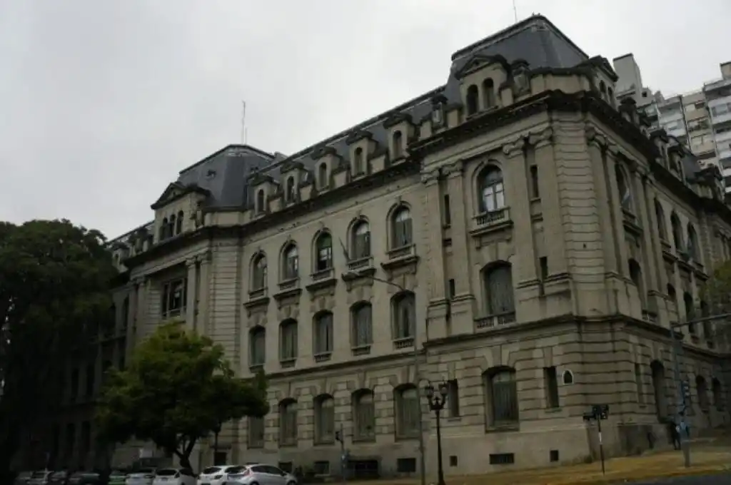 Dio negativo el test de la empleada municipal de Rosario