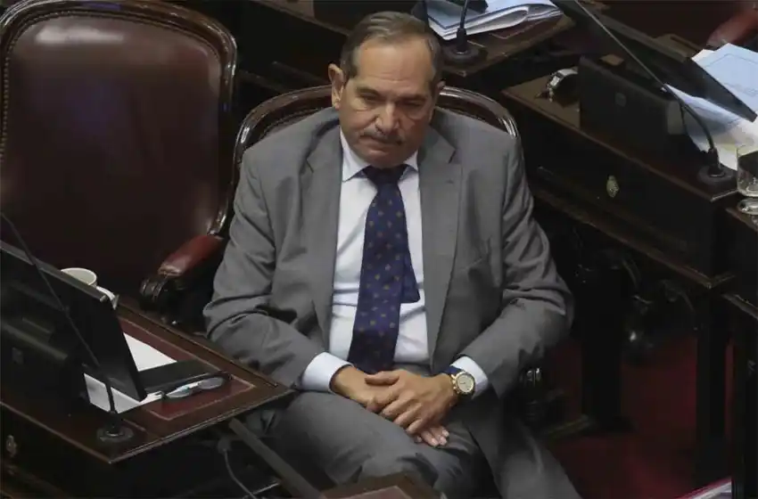 Alperovich ratificó el pedido de licencia y será tratado por el Senado