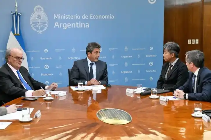 Sergio Massa y José Ignacio de Mendiguren recibieron a directivos de Toyota.