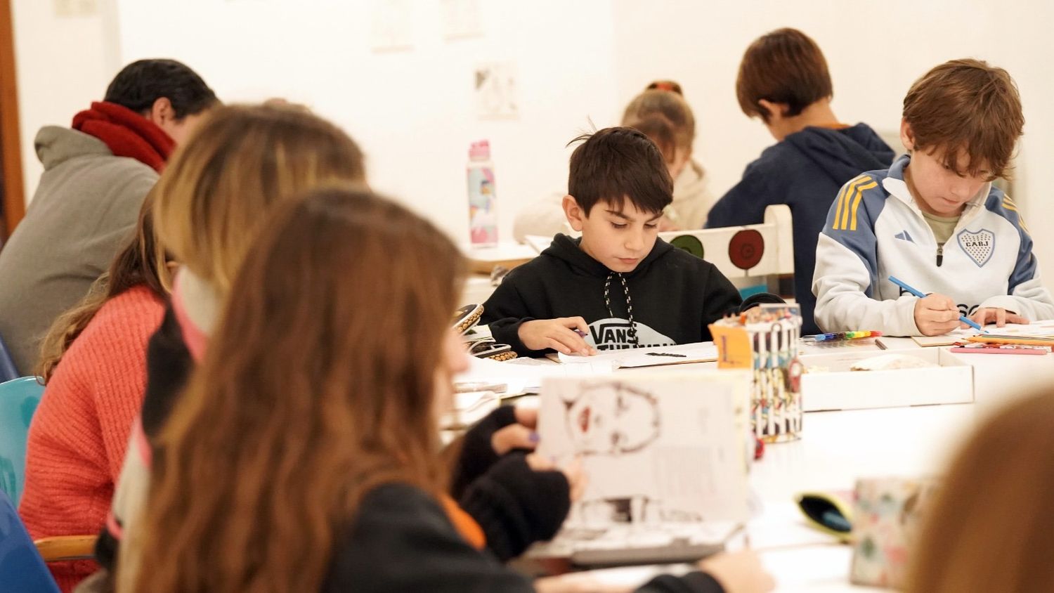 Primera clase abierta deI club de dibujo