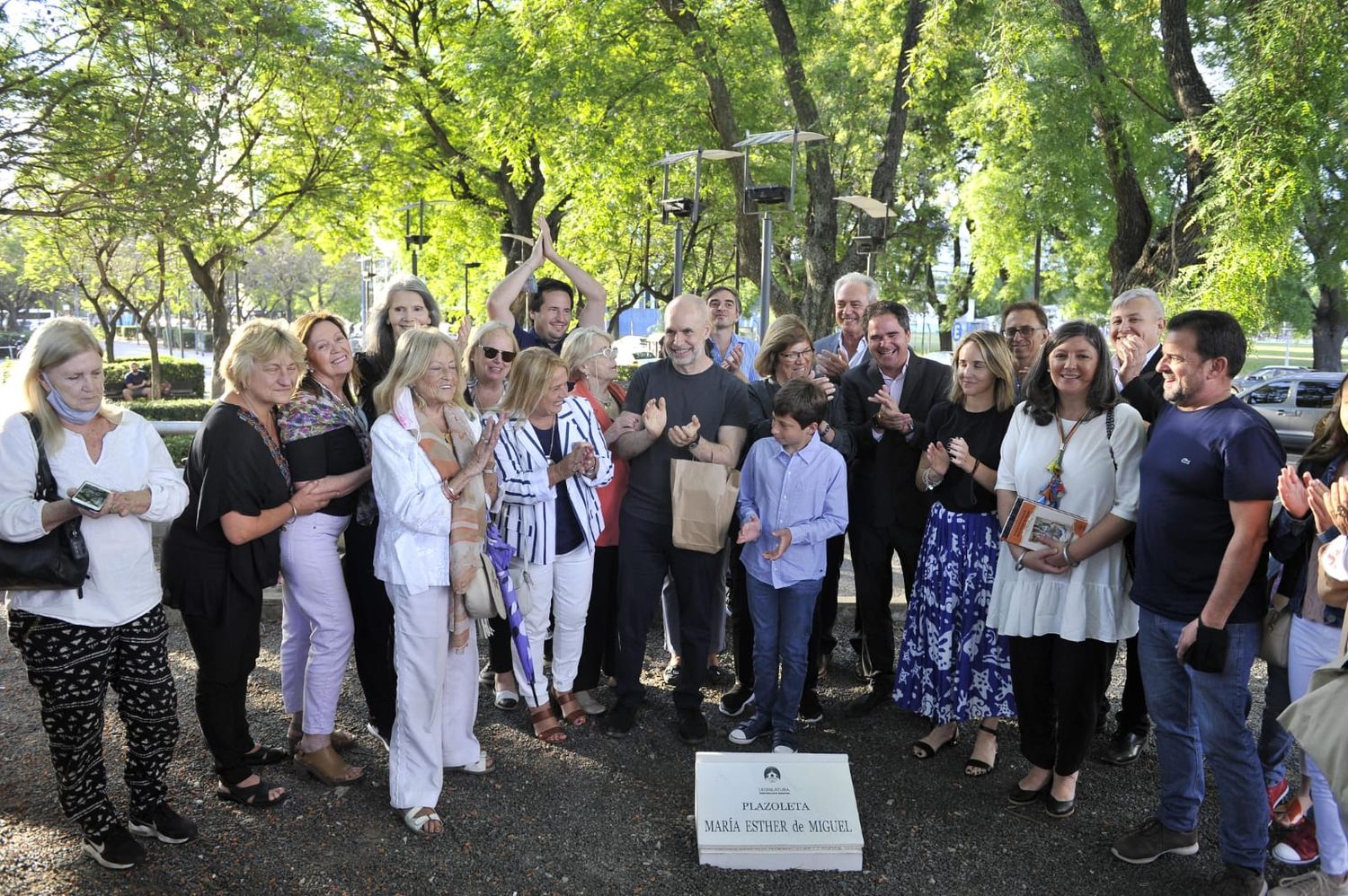 Una plazoleta de Buenos Aires se denomina María Esther de Miguel