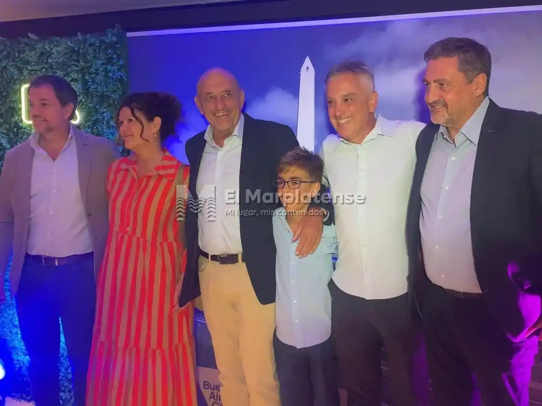 Marcelo González junto al "Puma" Goity, la ministra de Cultura de CABA. Gabriela Ricardes y los presidentes de Turismo de Mar del Plata y CABA.