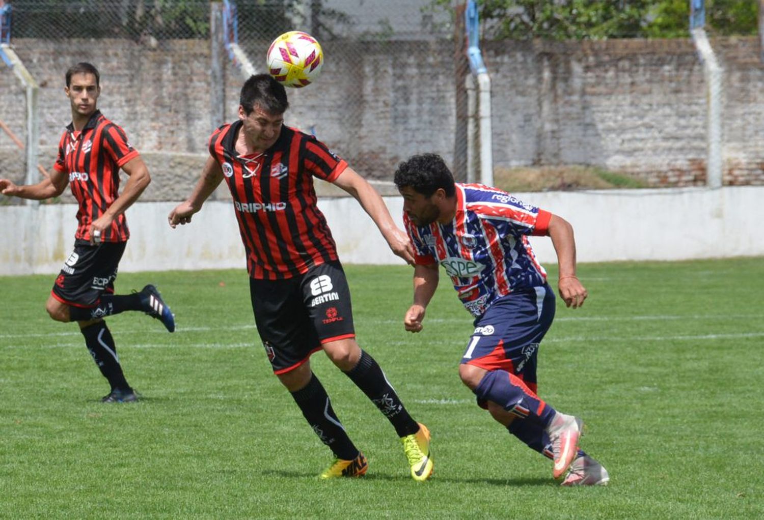 Ferro-Independiente va el domingo a las 19.30