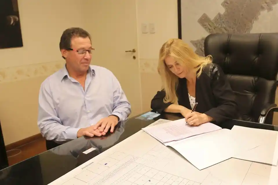 Paritaria de La Matanza: Magario dio un aumento de hasta 38% a municipales