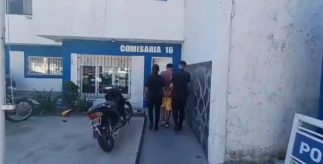 El hombre tiene 28 años y el hecho fue registrado en el barrio Santa Rita.