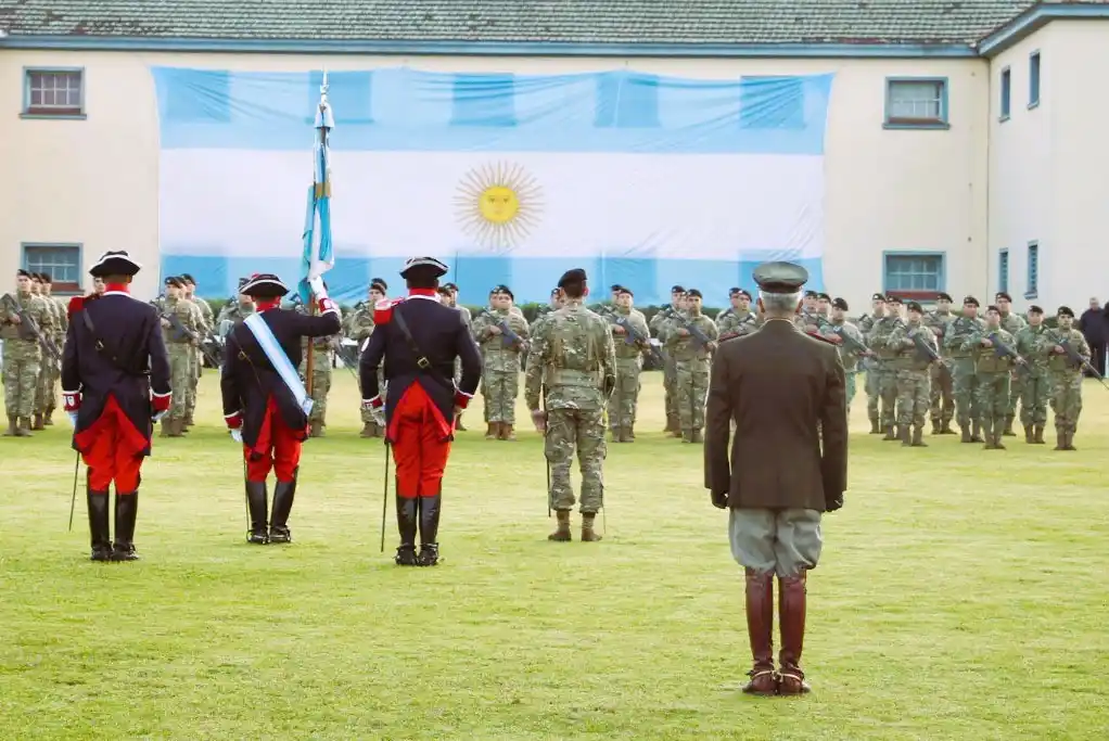 El Viceintendente participó de la Jura a la Bandera,  en el Regimiento de Caballería