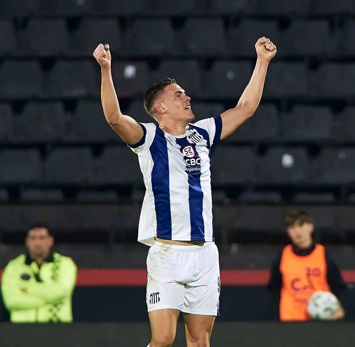 Girotti festeja el gol de la clasificación a octavos.