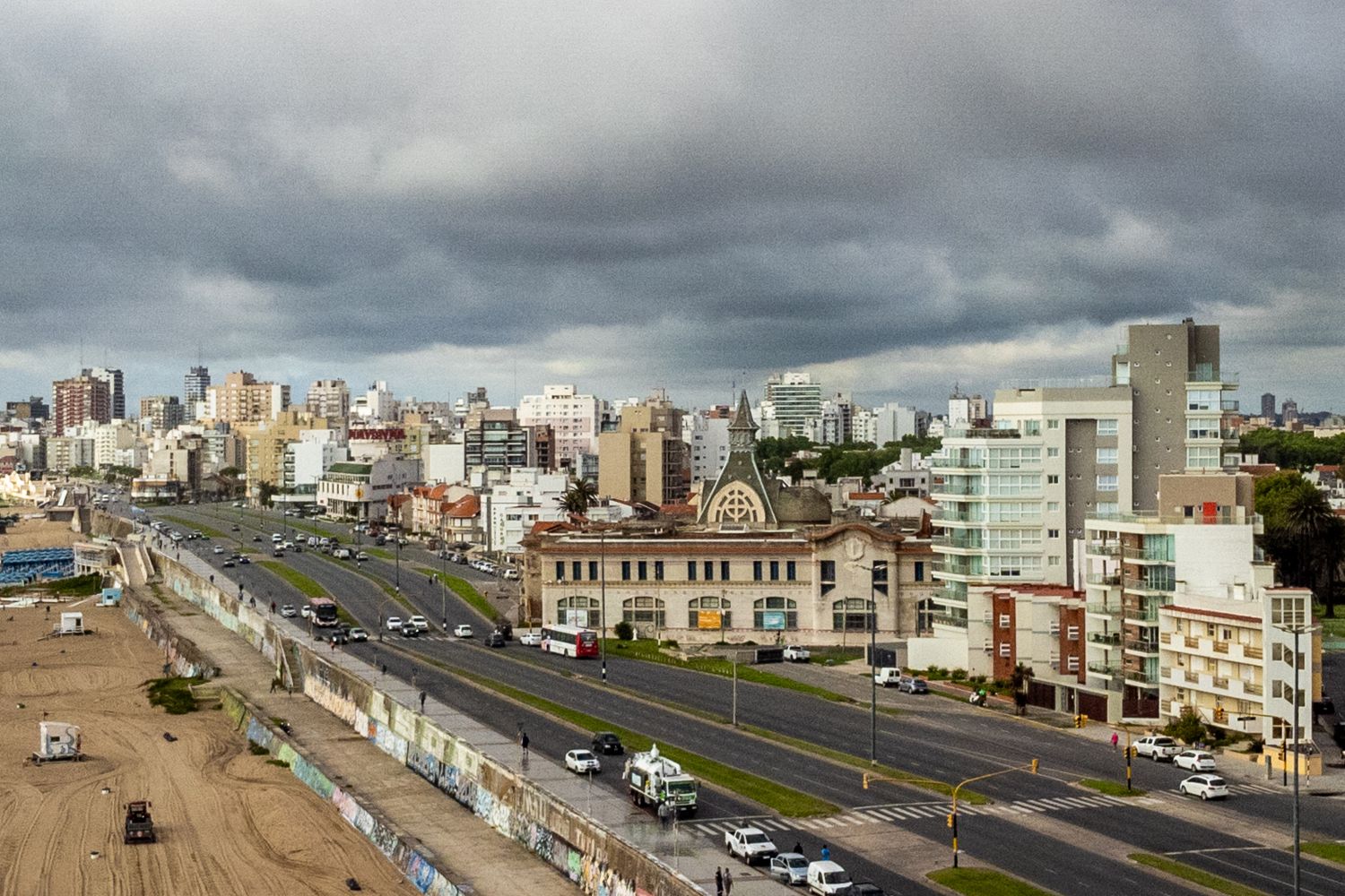 Sigue la inestabilidad: máxima de 23°, lluvias por la mañana y viento por la tarde