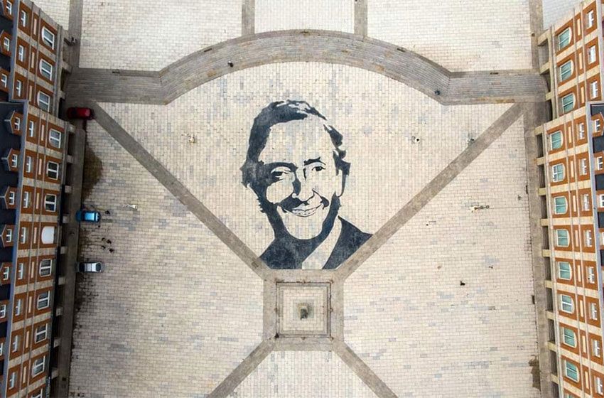 Instan a la Provincia para que brinde explicaciones sobre la pintada de Kirchner en la Rambla