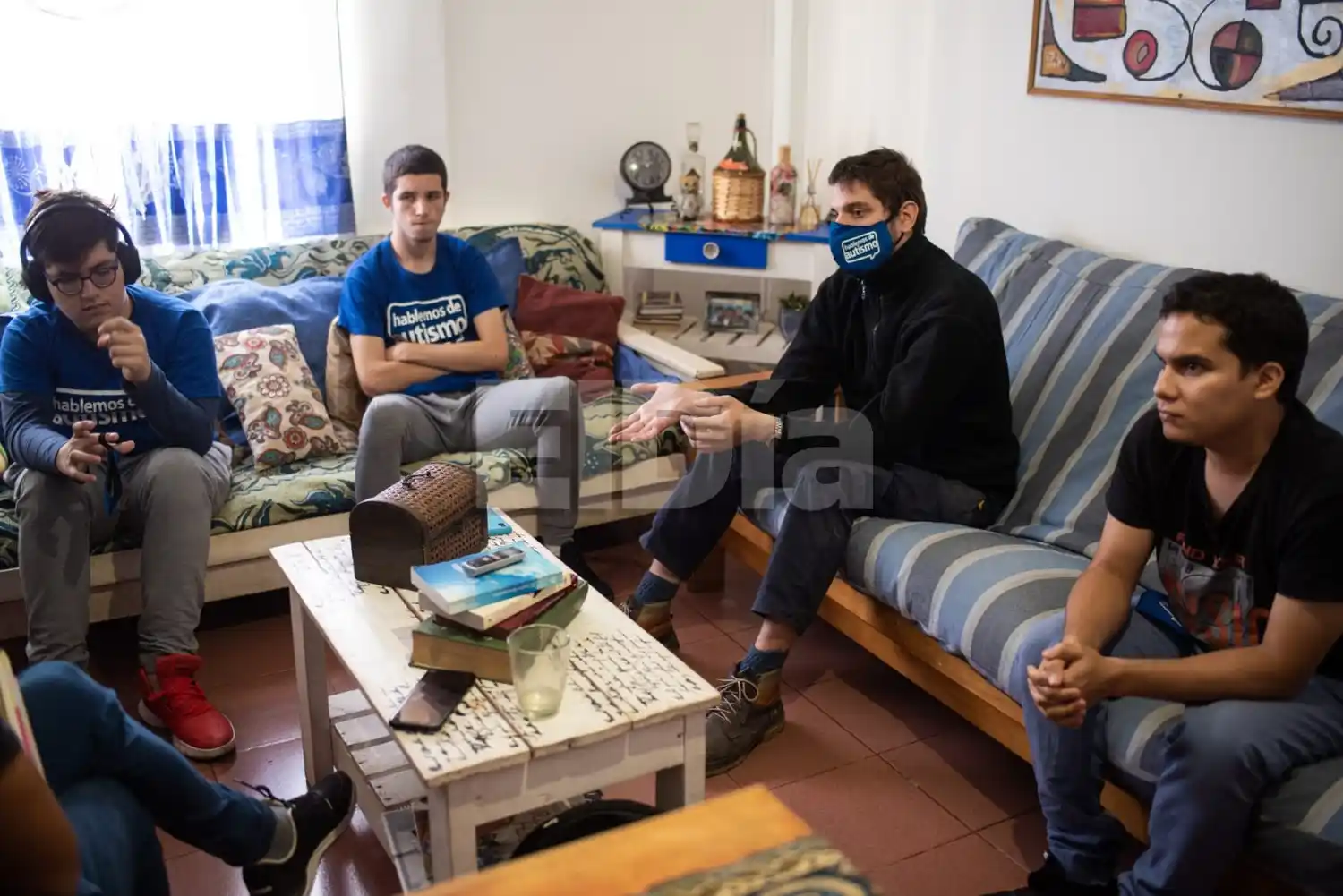 Tomás (14), Ian (18), Francisco (30) y Valentín (23) dialogaron sobre qué significa tener autismo 