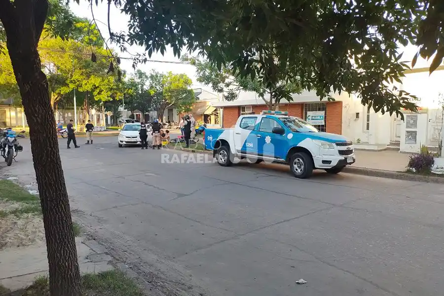 Grave accidente a pocos metros de la Rural de Rafaela: un remisero atropelló a un repartidor que iba en bici