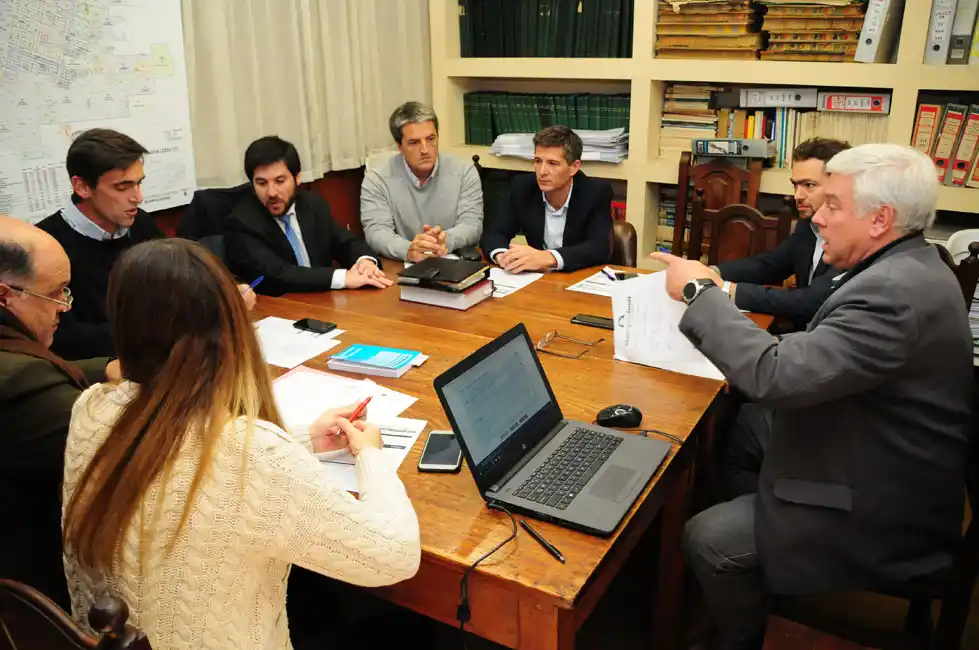 Las explicaciones no conformaron a la oposición y sigue la polémica por los 500 mil pesos 