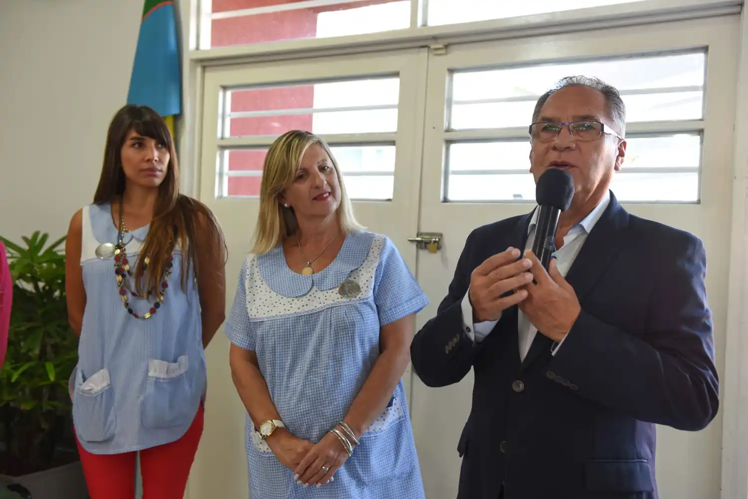 Alberto Descalzo en el inicio de clases: "No importa el color político, la educación está por encima de todo"