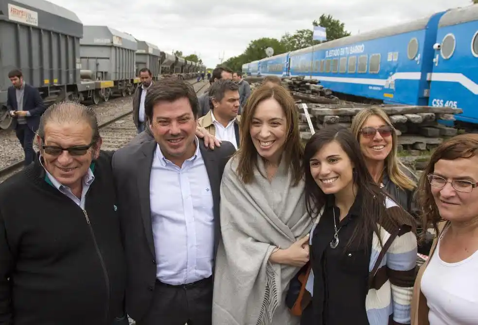 Vidal presentó el tren del programa "El Estado presente en tu barrio" en Las Flores