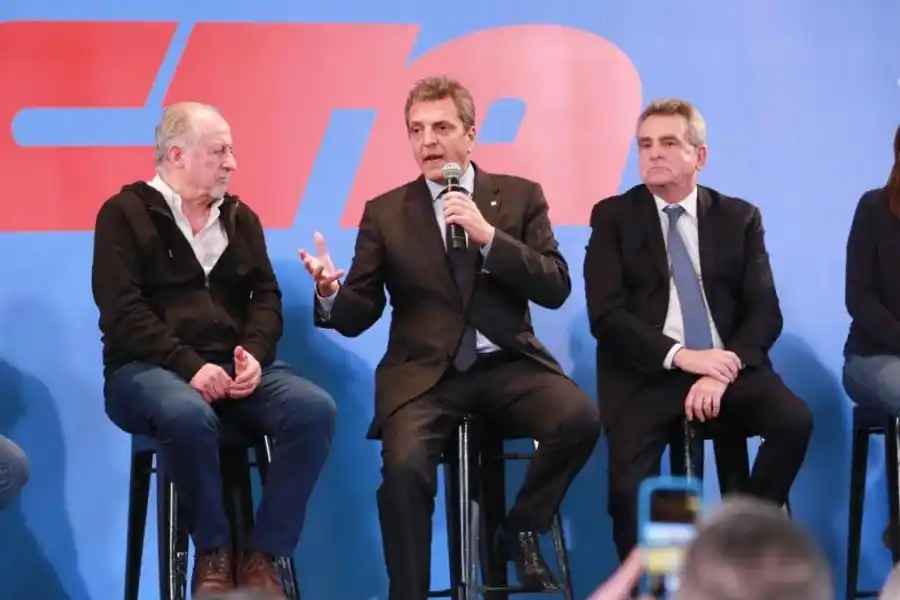 Massa: "La dignidad laboral es un piso que no se negocia"