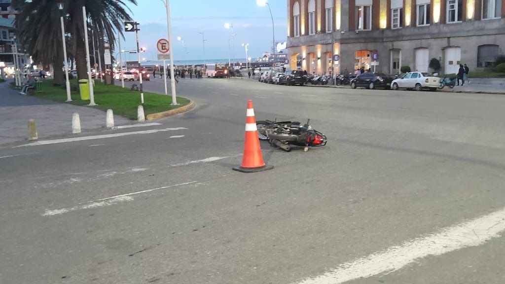 El hecho se produjo alrededor de las 19:20, cuando personal de la Patrulla Municipal y efectivos de la Subcomisaria Casino realizaban un operativo de motos en el lugar.