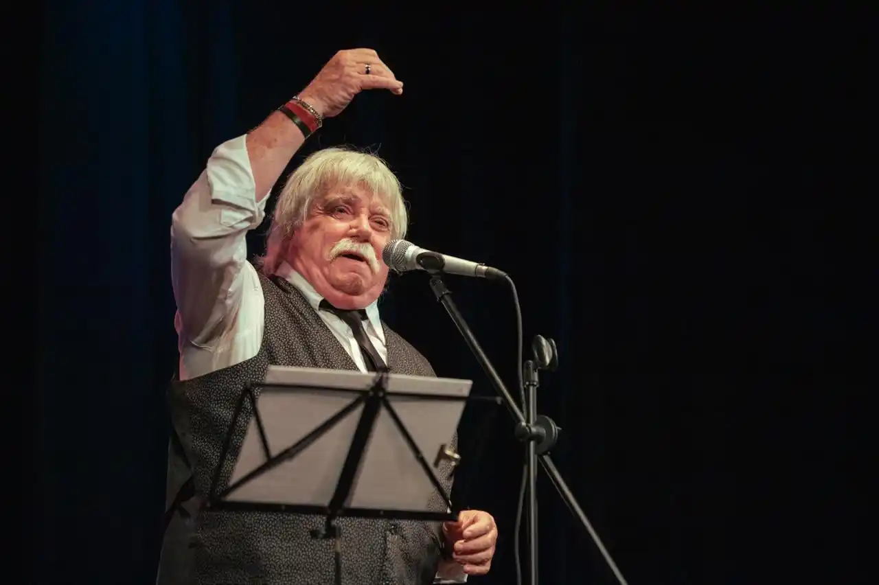 Humor: Esta noche se presenta el Gato Peters en el teatro Brazzola