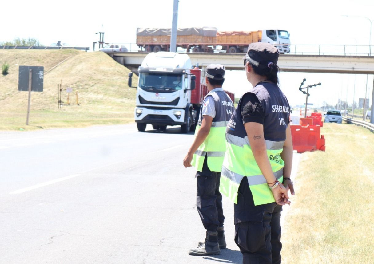 Personal de la Agencia de Seguridad Vial lleva adelante los controles.