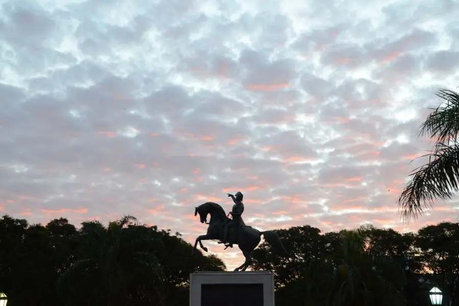 Jueves con algunas nubes y condiciones que podrían desmejorar en las próximas horas