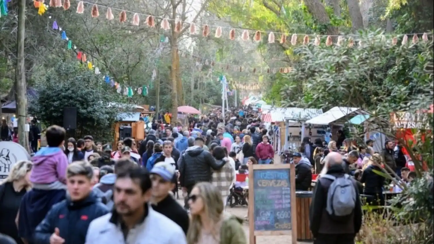 El próximo viernes 15 de agosto será un “día no laborable con fines turísticos”.