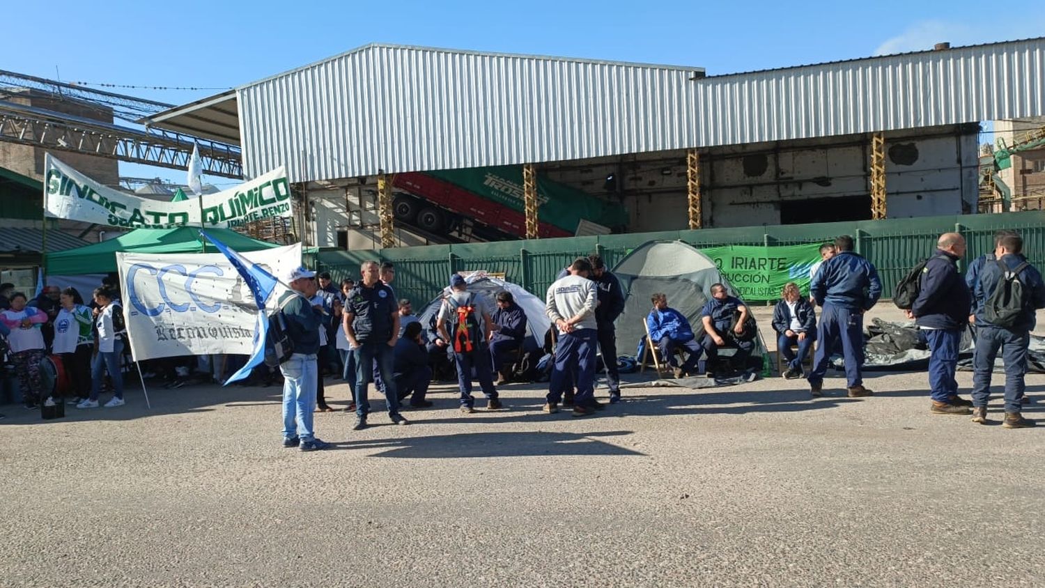 Avellaneda: trabajadores de la empresa Domitec llevan a cabo un cese total de actividades