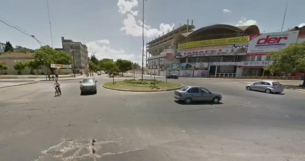 Desvío de la línea 16 en avenida Freyre y bulevar