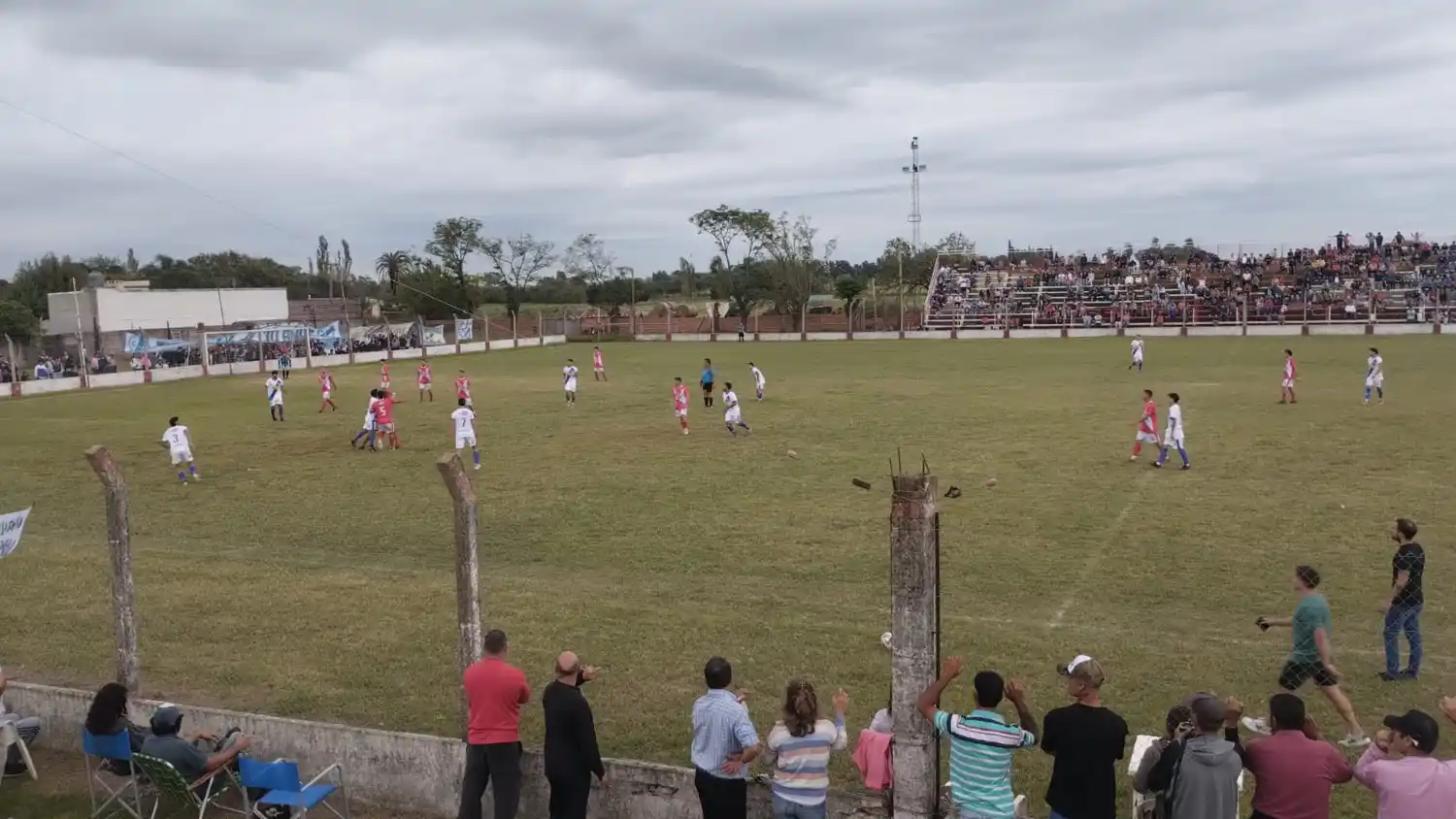 La Academia impuso su jerarquía y venció 3-0 a Libertad
