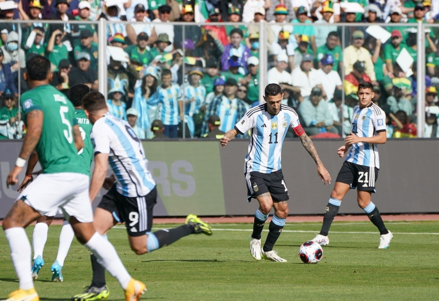 Sin Messi y con Di María como estandarte, Argentina goleó 3-0 a Bolivia en la altura de La Paz