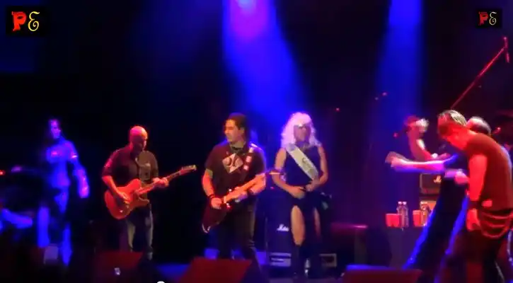 Cristian Castro se puso el vestido pero no se bancó los tacos