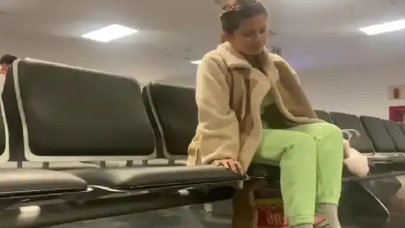 ¡NO ES UNA PELÍCULA! Migrante VENEZOLANA ESTÁ VARADA en el aeropuerto de Lima desde hace más de 40 días