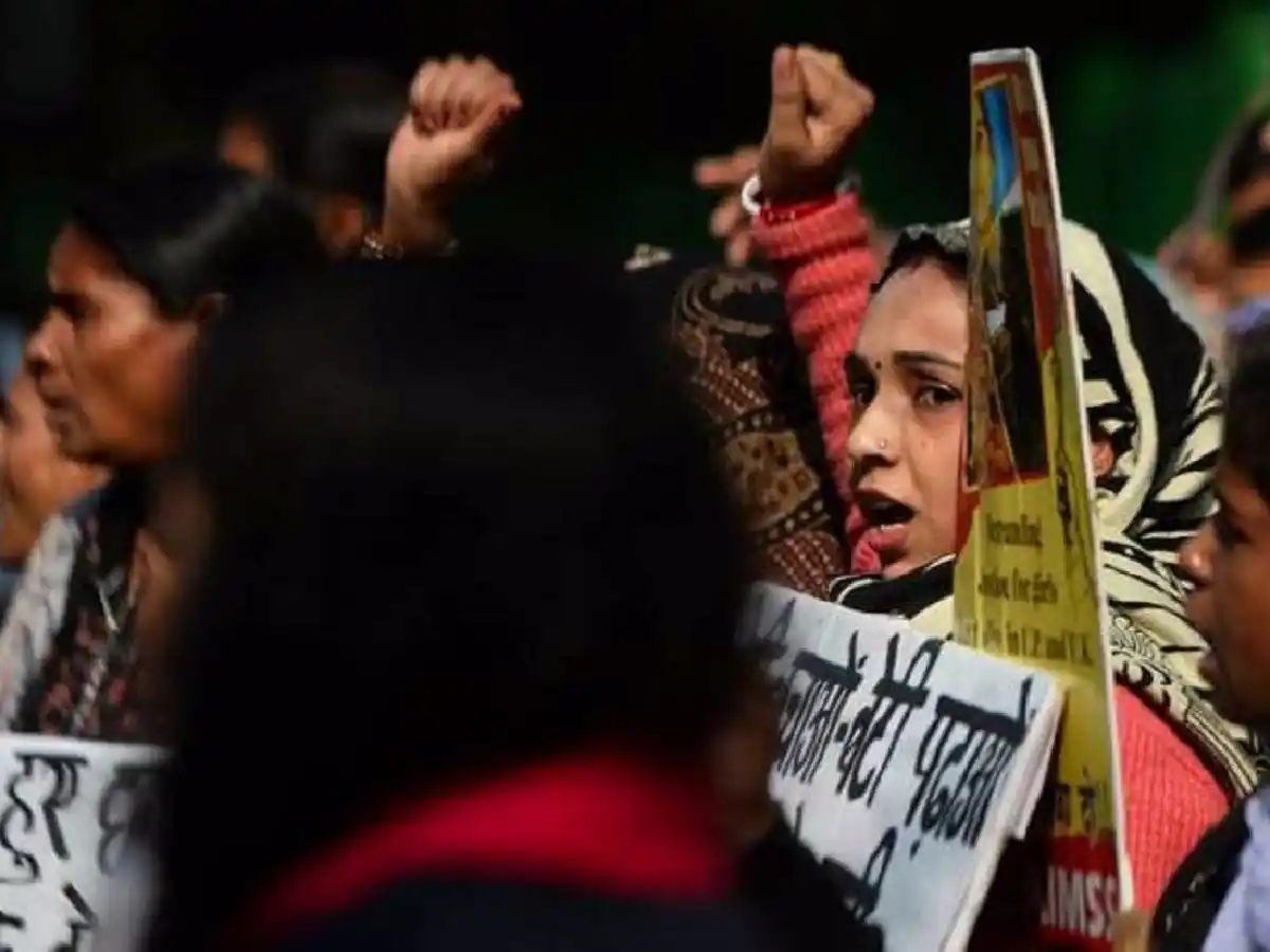 Una mujer india corta el pene de un vecino que la acosaba