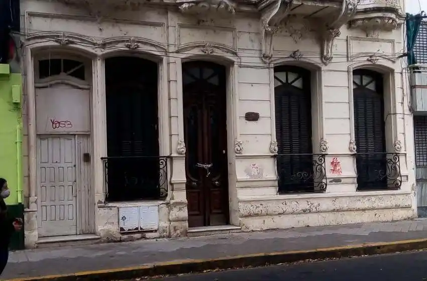 Detuvieron a once personas por usurpar una antigua casona céntrica