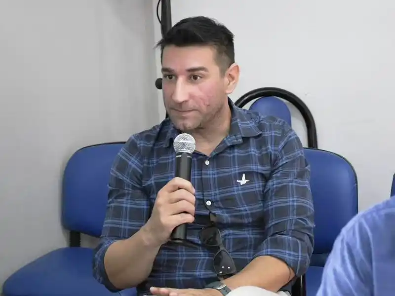 Denuncian “estafa política” de López Tozzi 
por incumplir el sorteo de su dieta legislativa